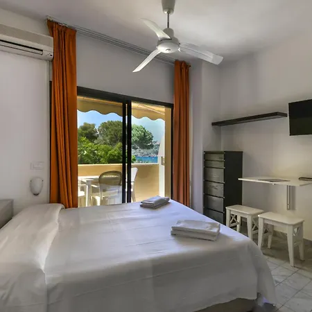 Üdülőközpont Le Acacie 4*