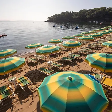 Üdülőközpont Le Acacie 4*